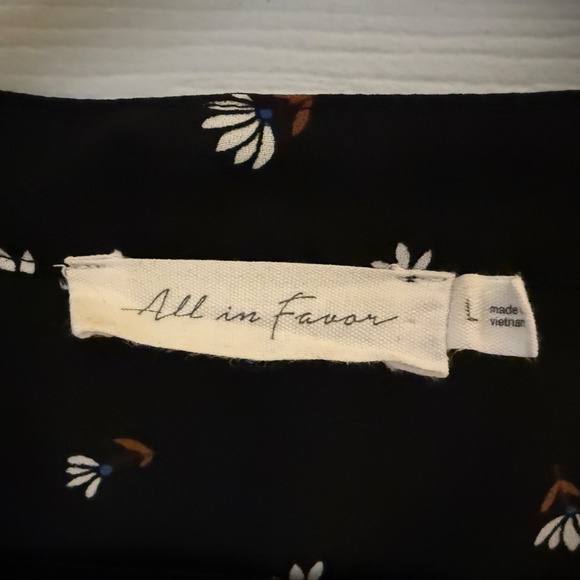 Black top by All in Favor, size Large - Picture 4 of 13